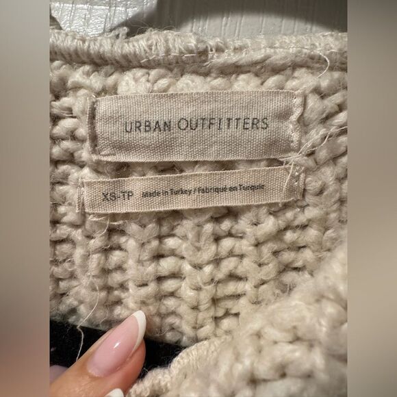 Cozy Cream Knit Sweater - Picture 4 of 4